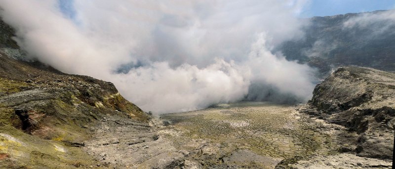 C (173) White Island Crater.jpg